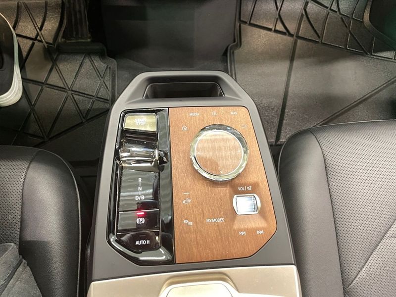 BMW iX bild 19