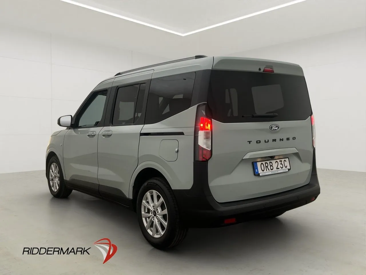 Vehicle image 6