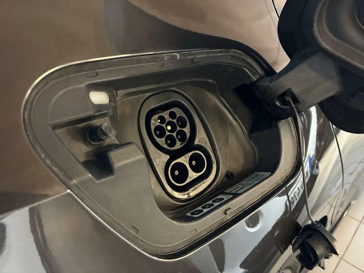 Vehicle image 25