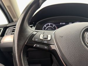 Volkswagen Passat bild 14