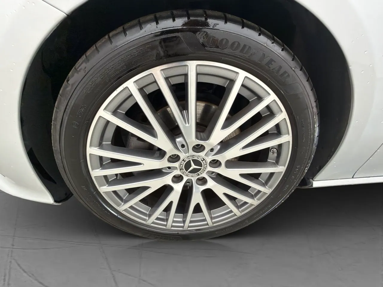 Vehicle image 32