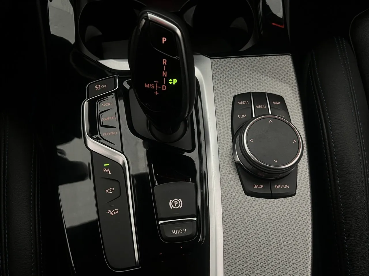 Vehicle image 28