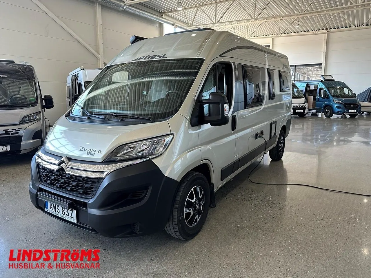 Vehicle image 16