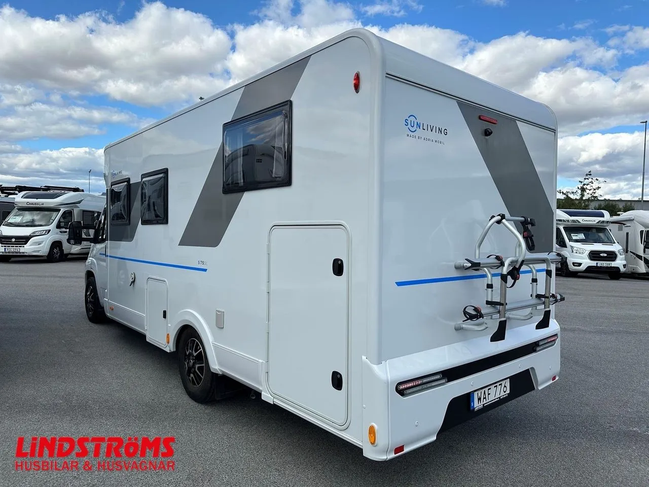 Vehicle image 23