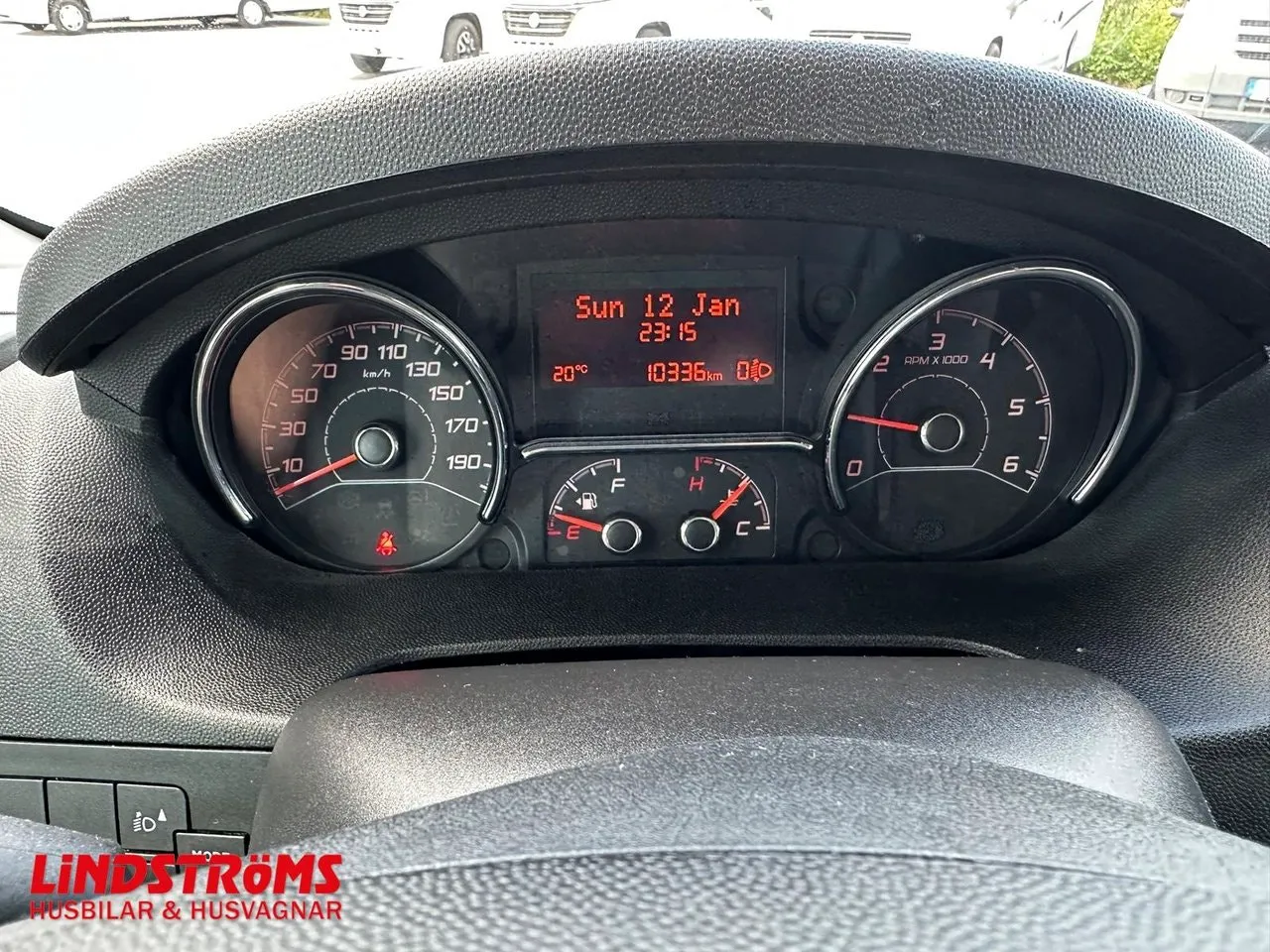 Vehicle image 18