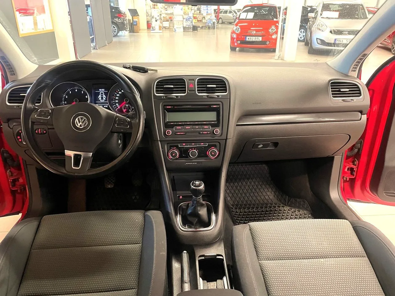 Vehicle image 4