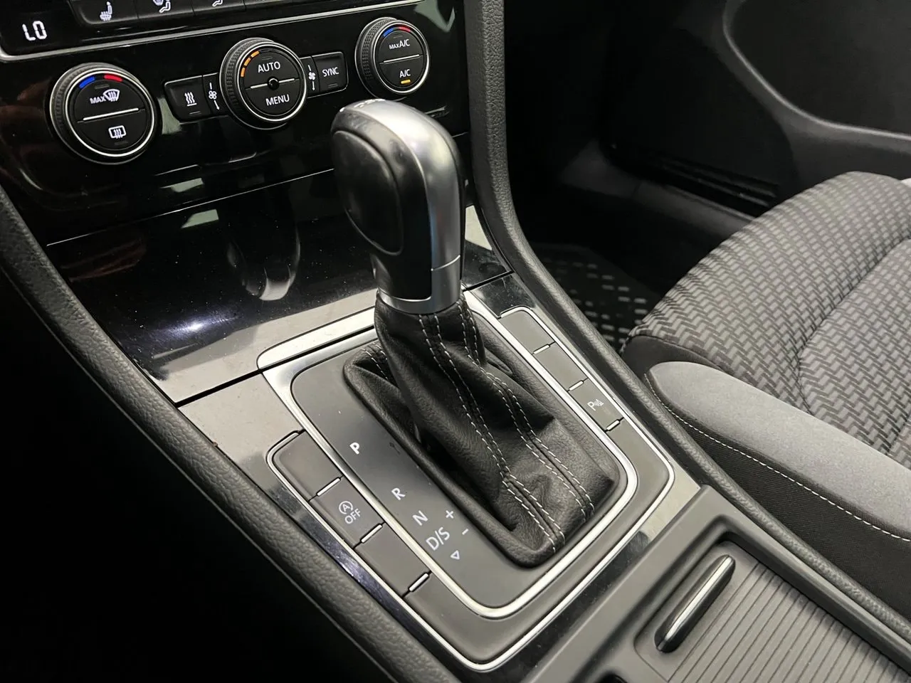Vehicle image 24