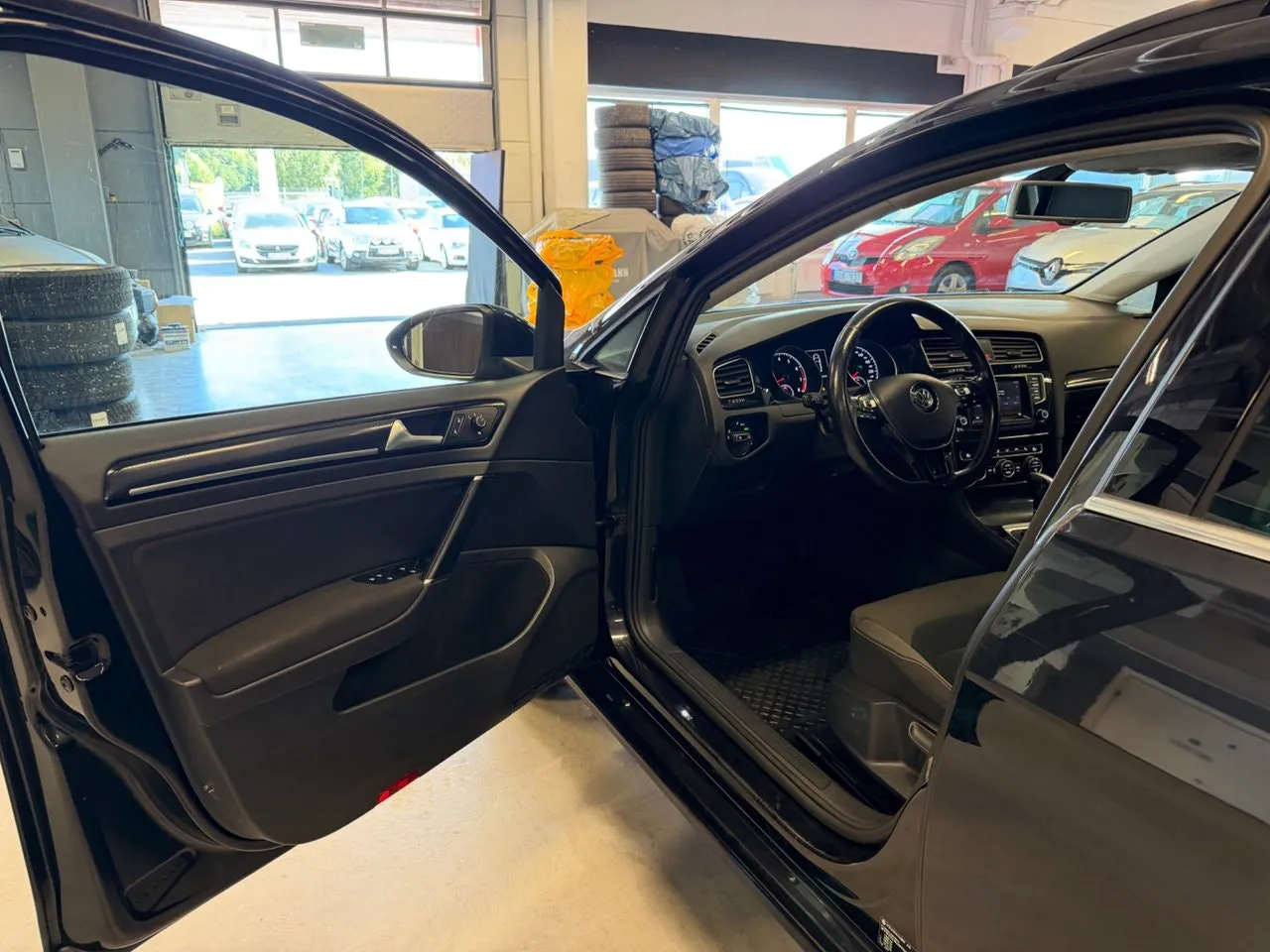 Vehicle image 7