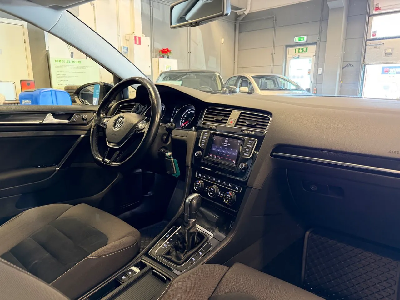 Vehicle image 19