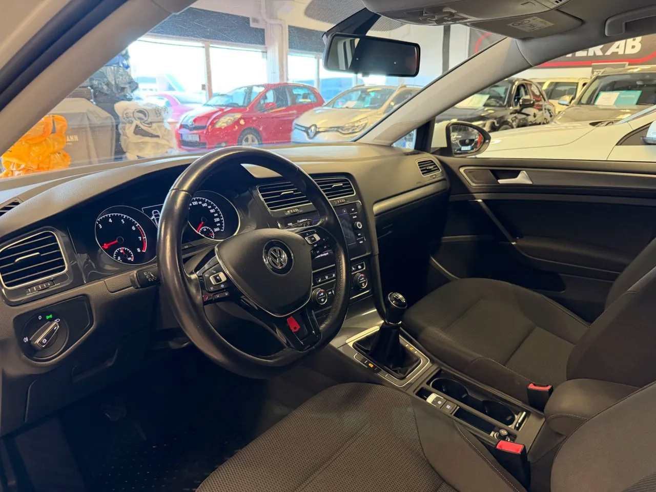 Vehicle image 10