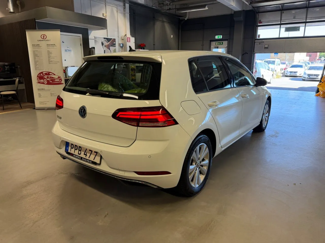 Vehicle image 4