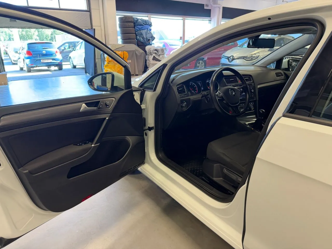 Vehicle image 7