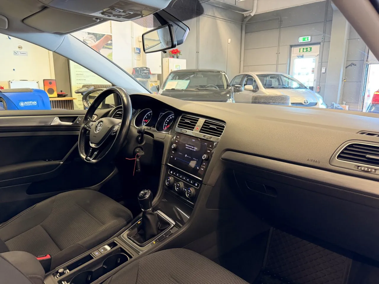 Vehicle image 19