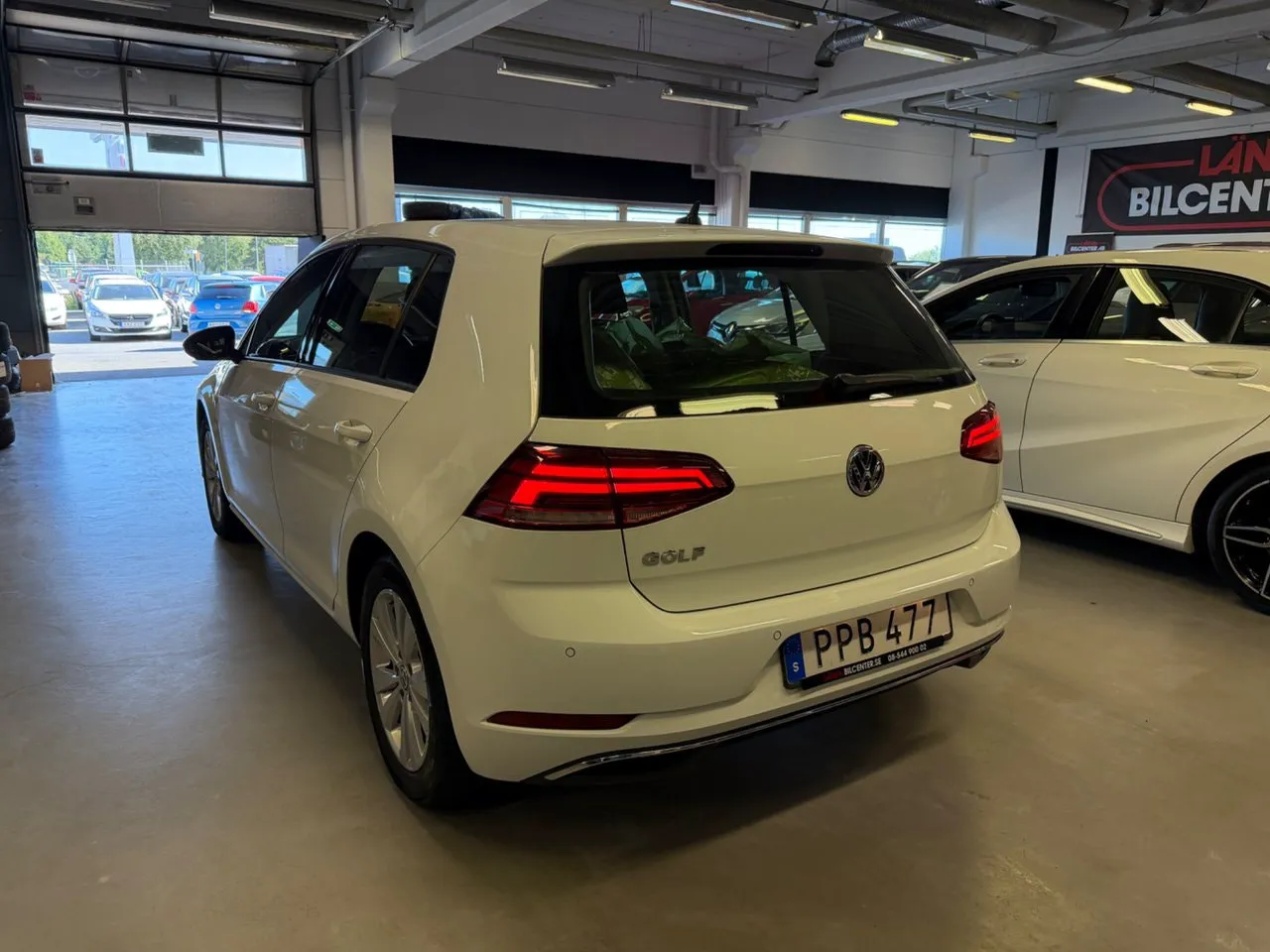 Vehicle image 6