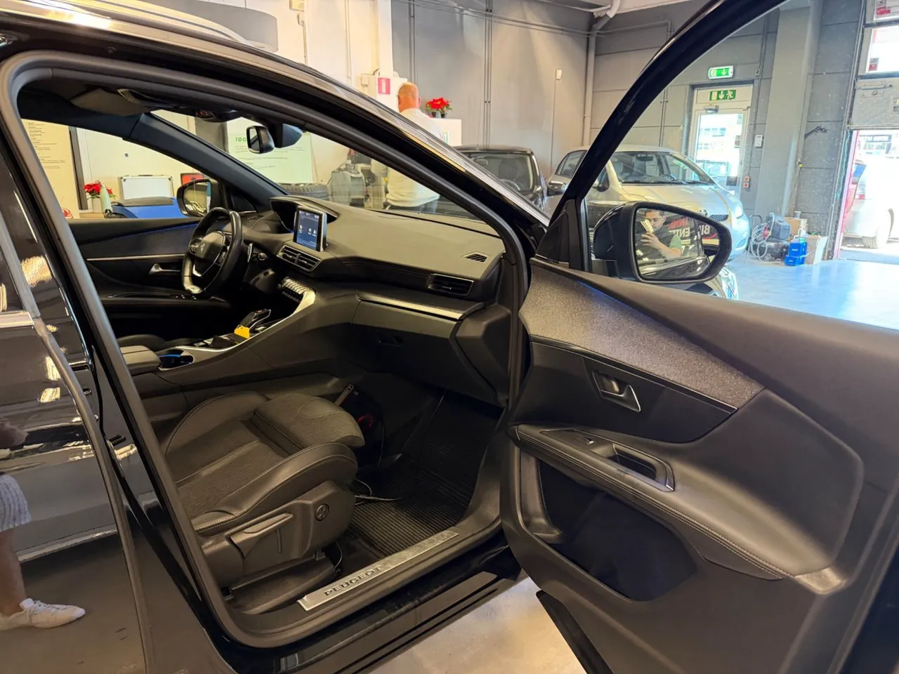 Vehicle image 18