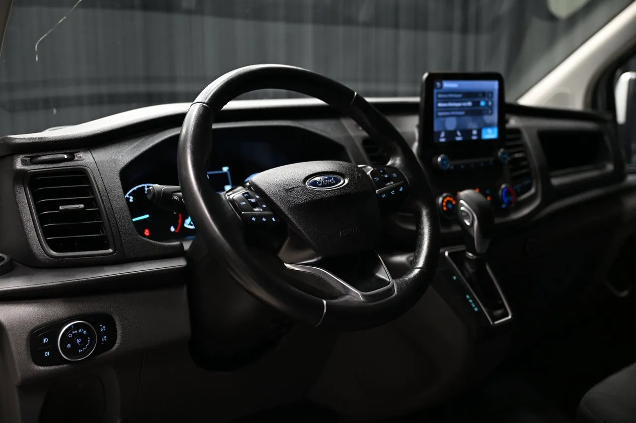 Vehicle image 18