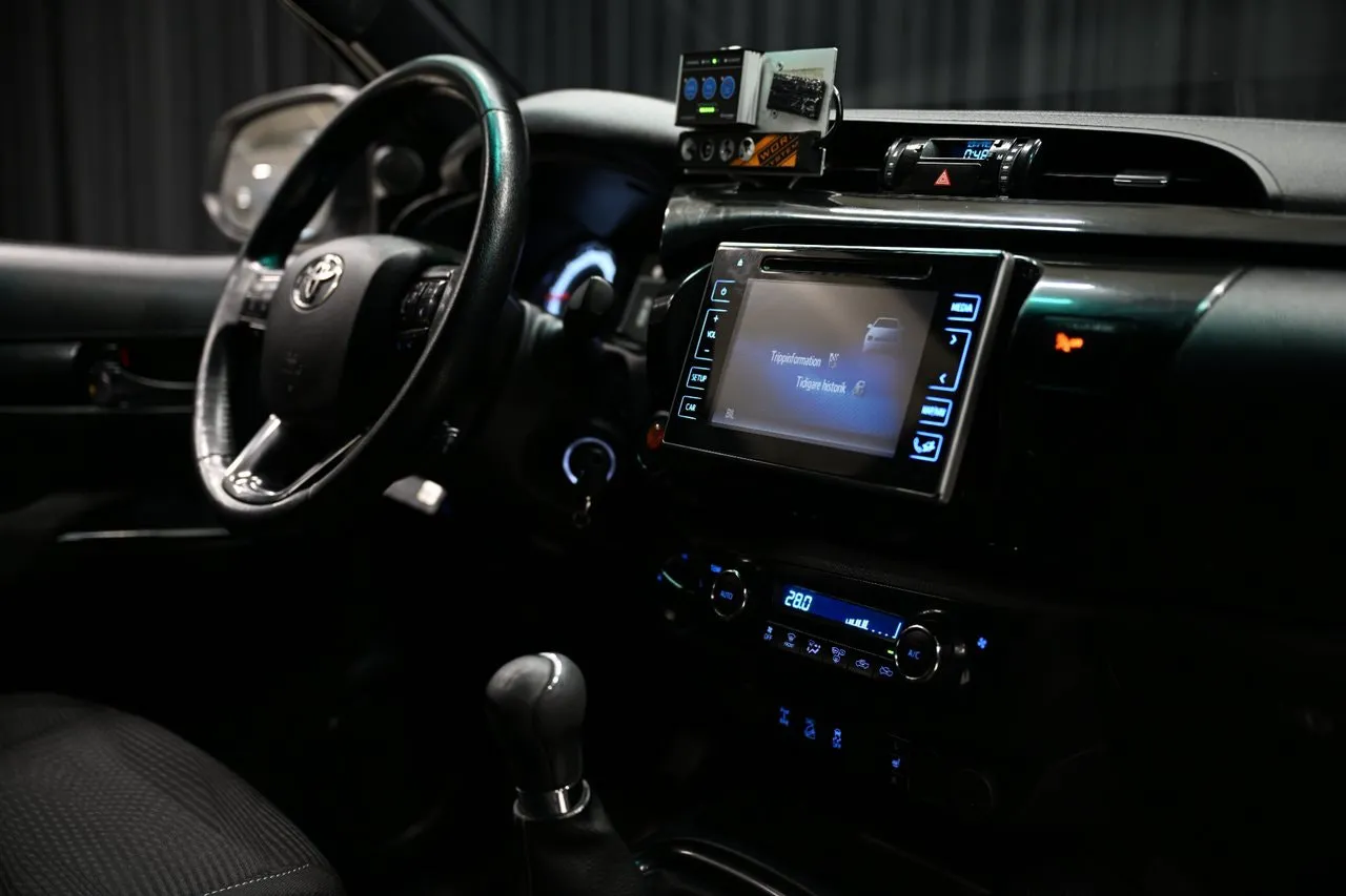 Vehicle image 30