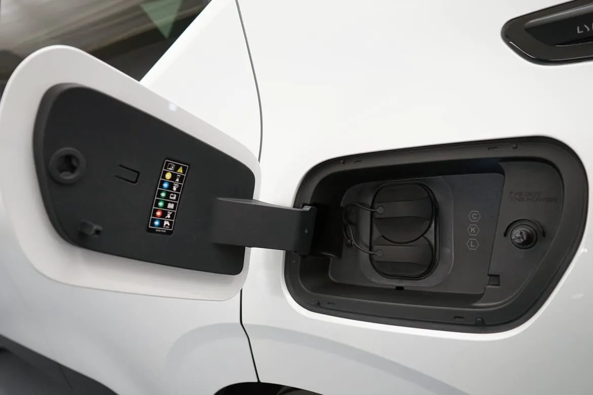 Vehicle image 16