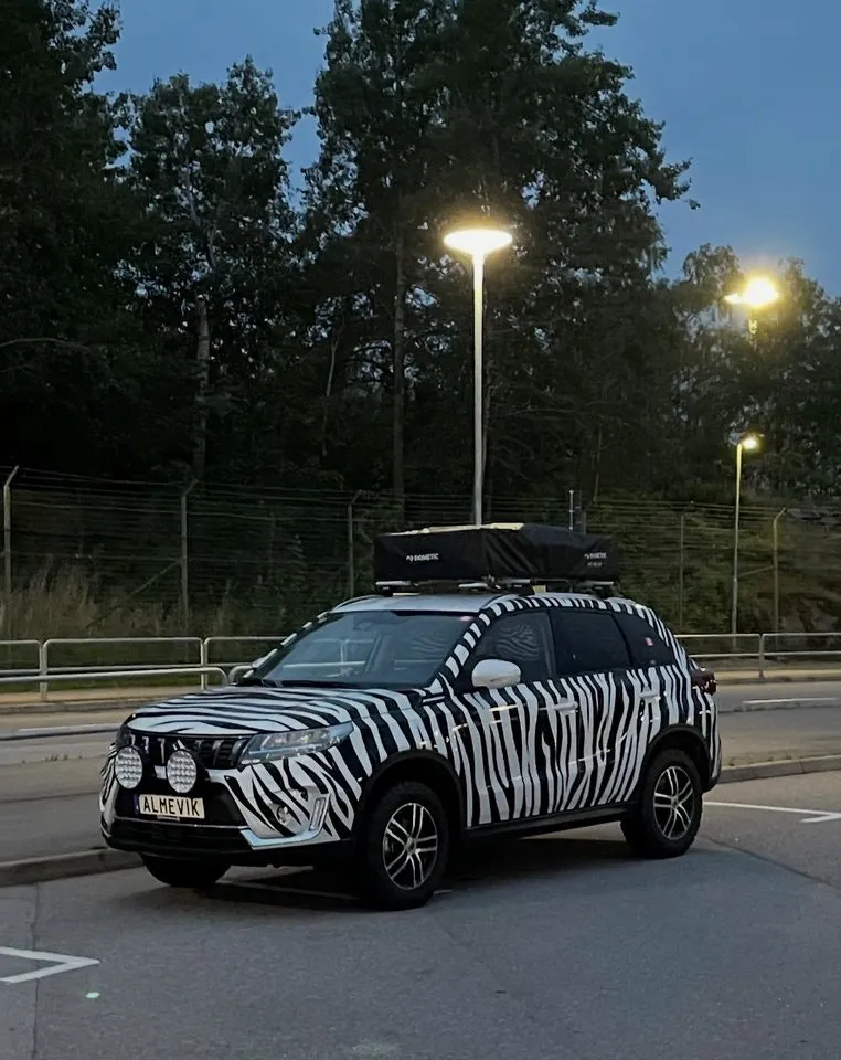 Vehicle image 4