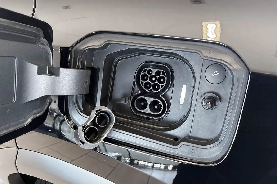 Vehicle image 18