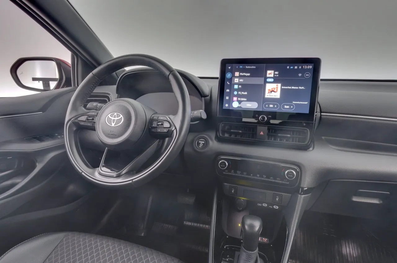 Vehicle image 12