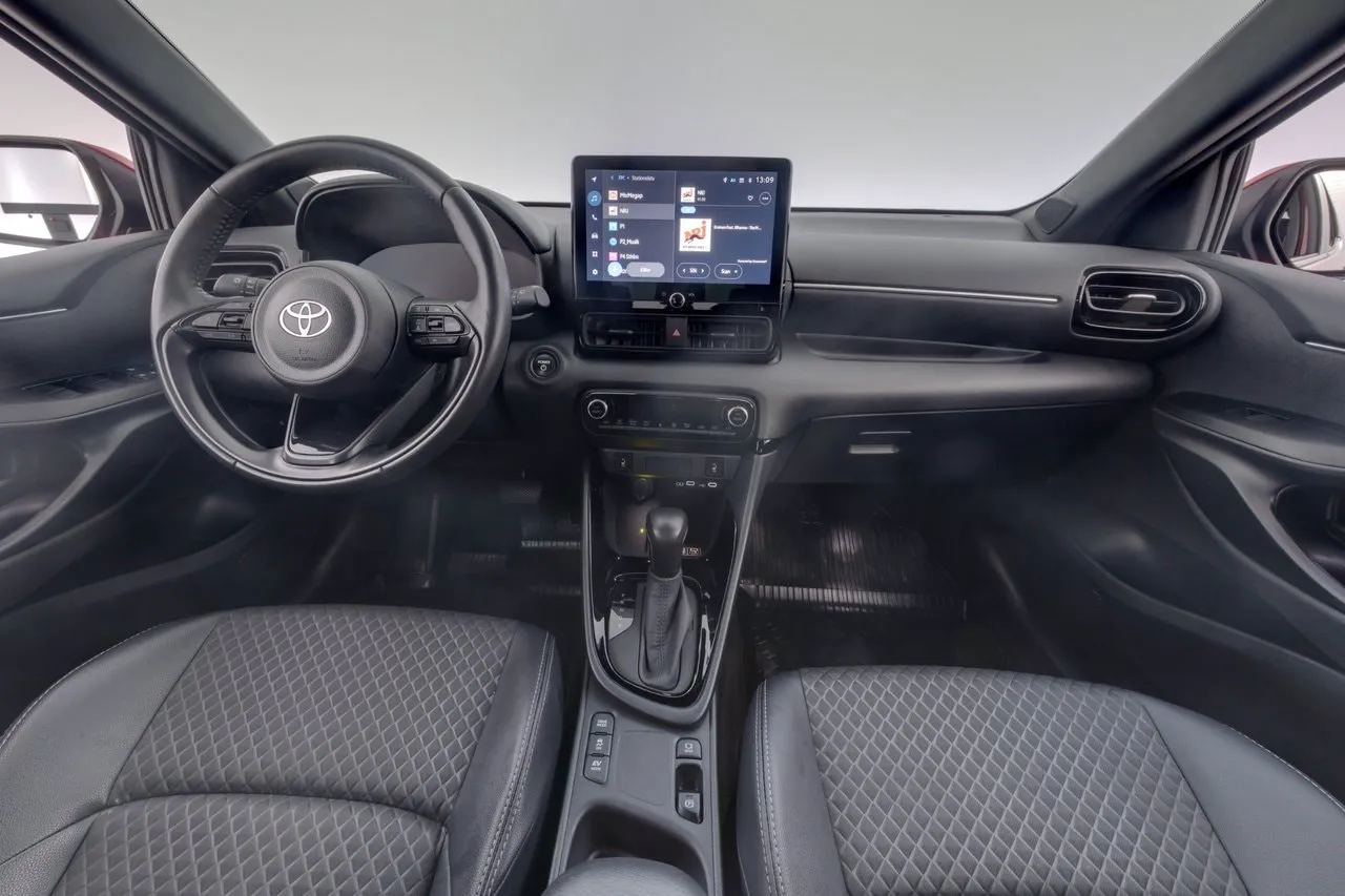 Vehicle image 11