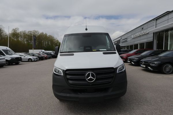 Mercedes e-Sprinter 414 Skåp A2 PRO Leasing: 4995kr/mån ex. moms - 2025