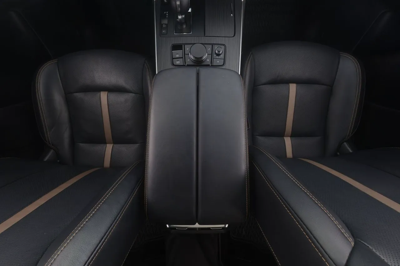 Vehicle image 18
