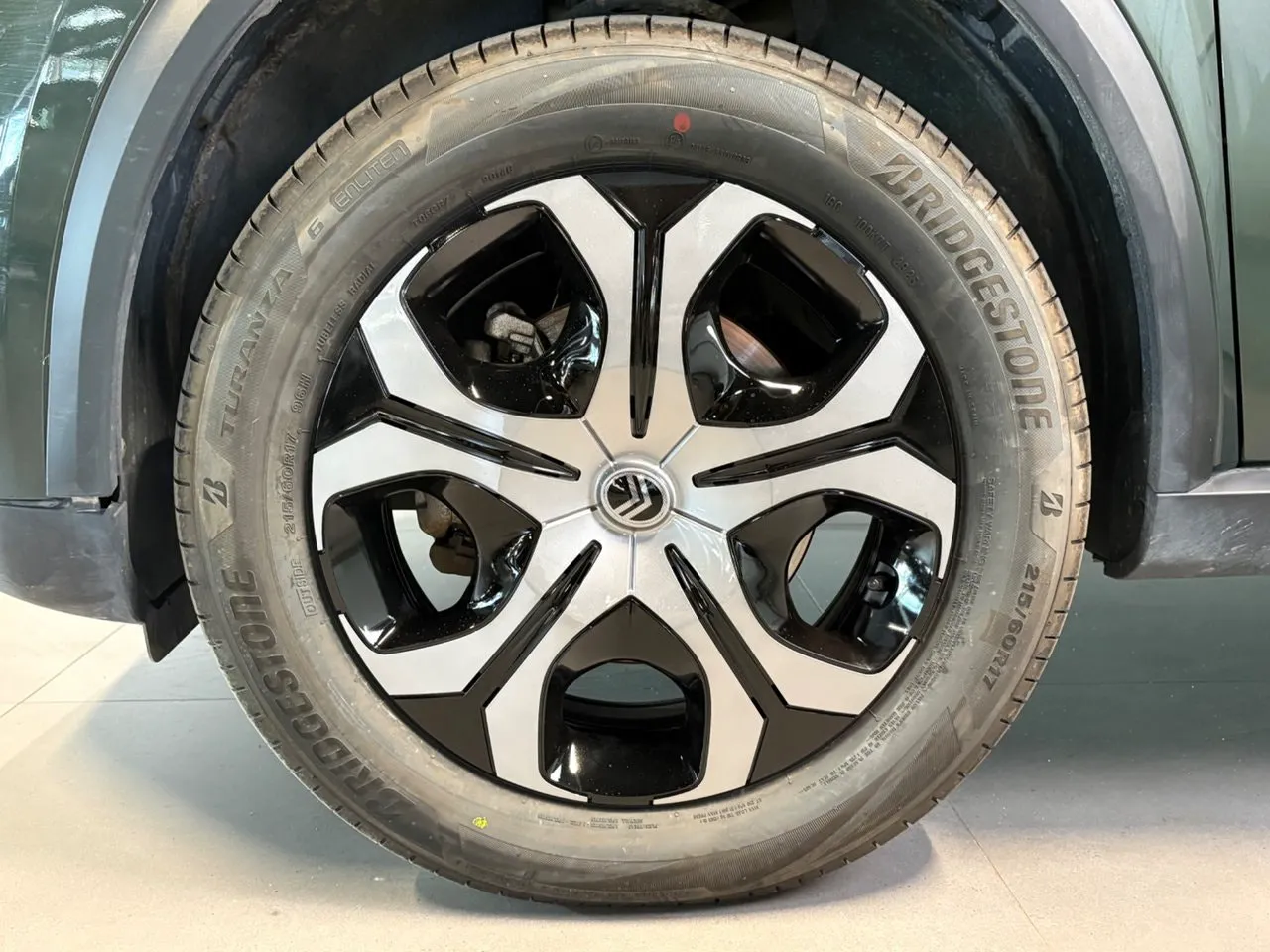 Vehicle image 18