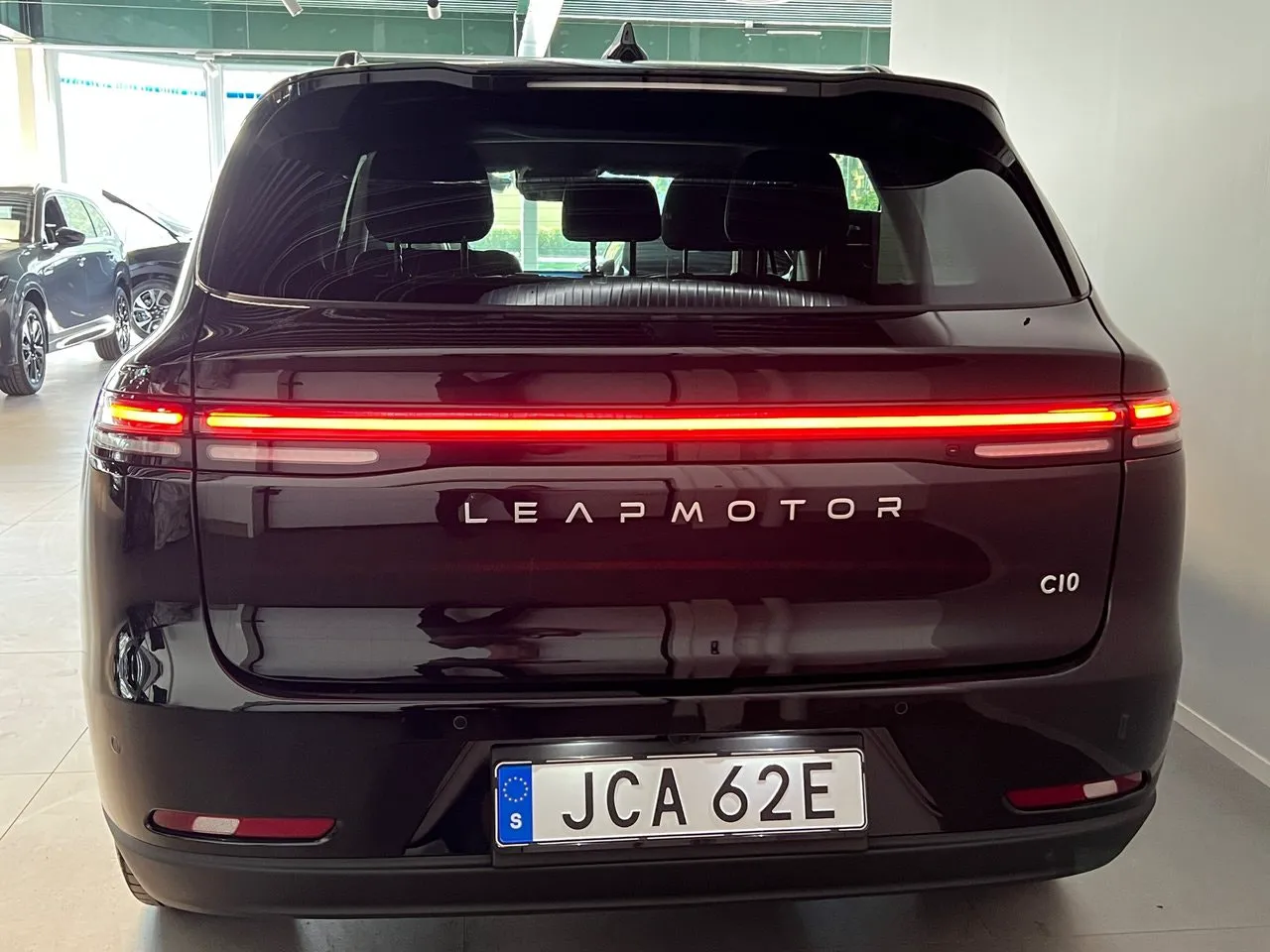 Vehicle image 4