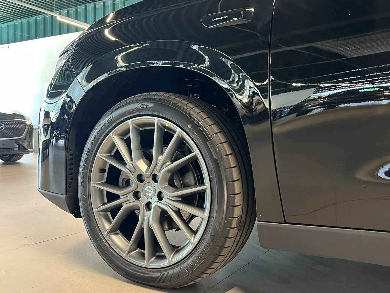 Vehicle image 7