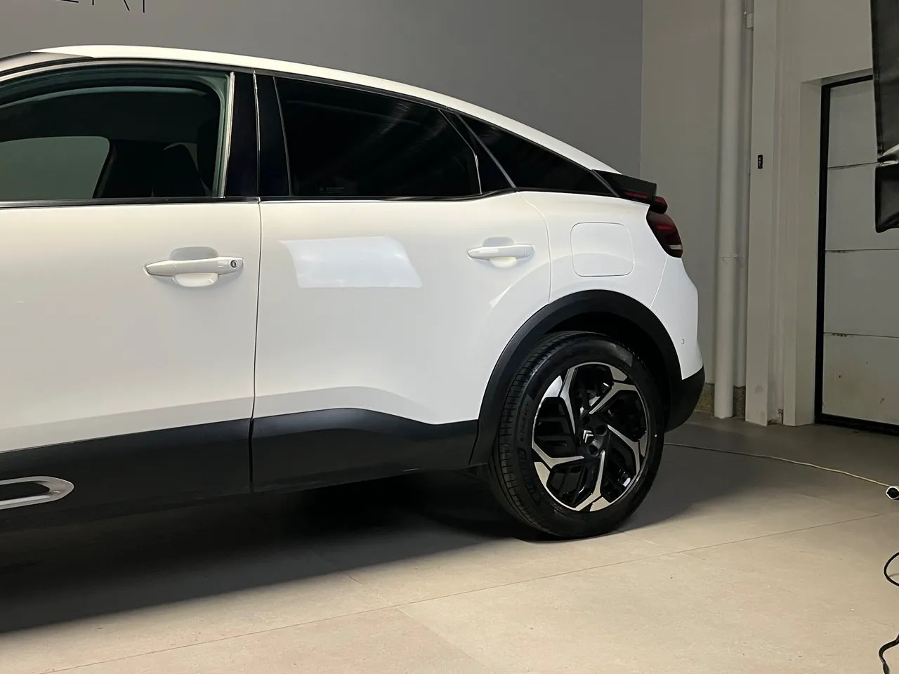 Vehicle image 22