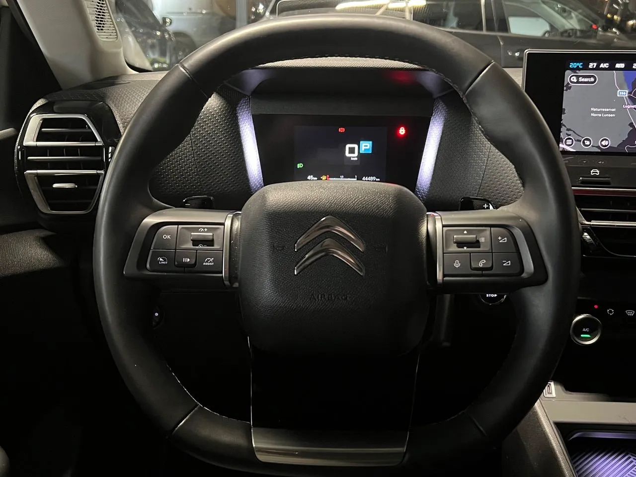 Vehicle image 14