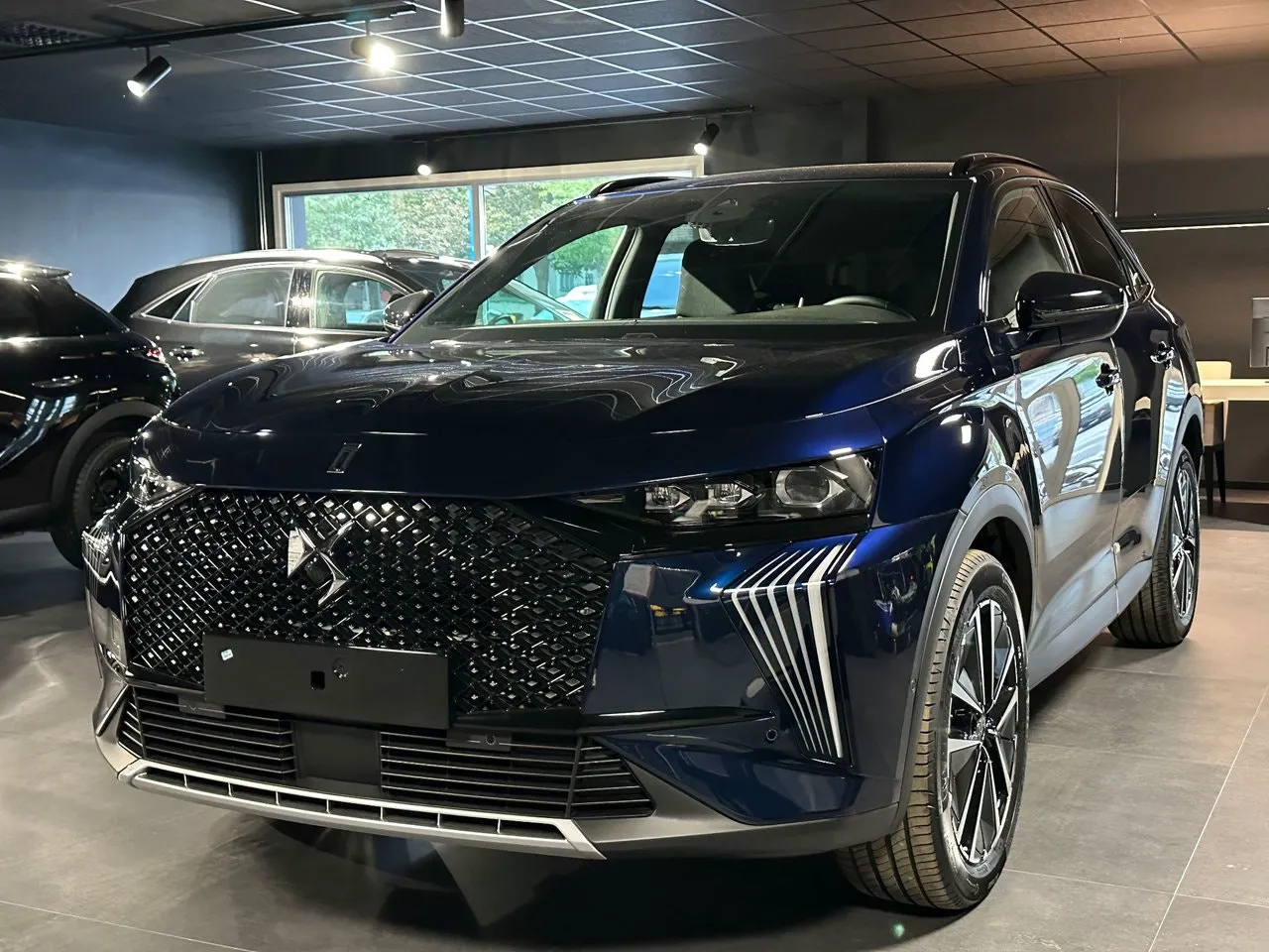 Vehicle image 3