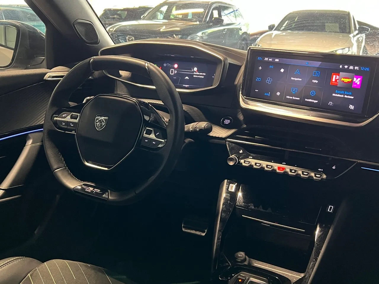 Vehicle image 16