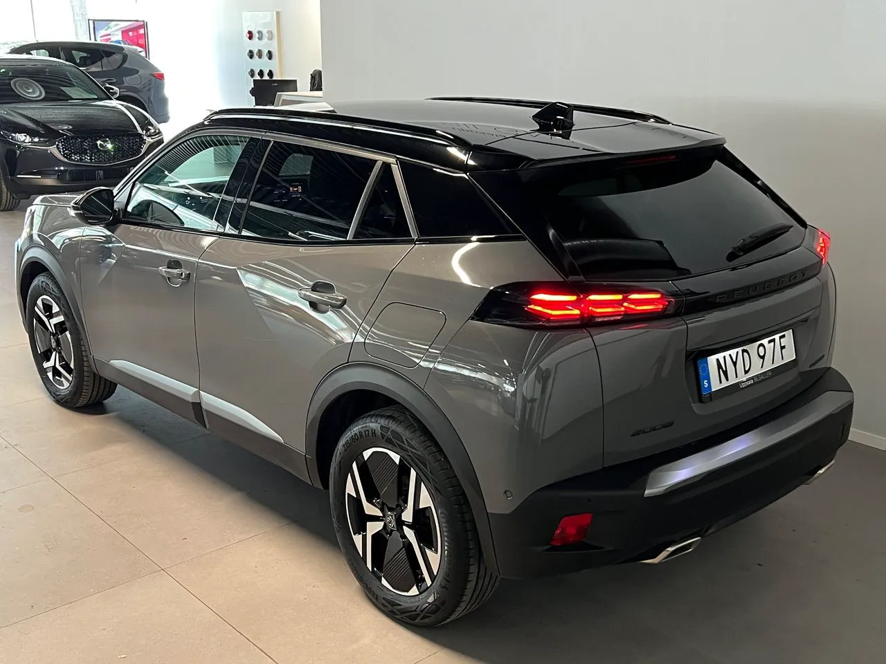 Vehicle image 18