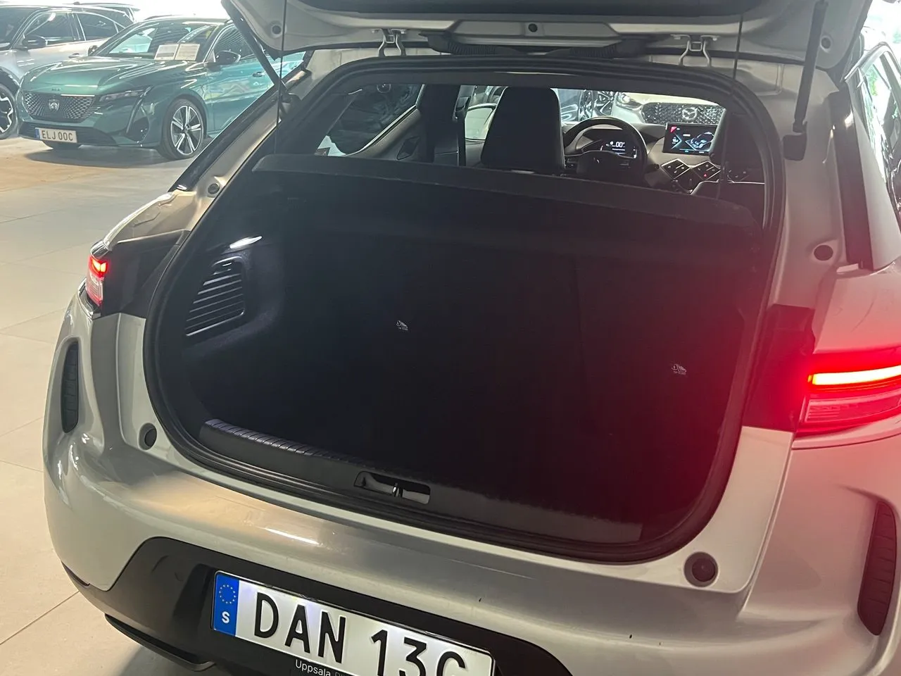 Vehicle image 6