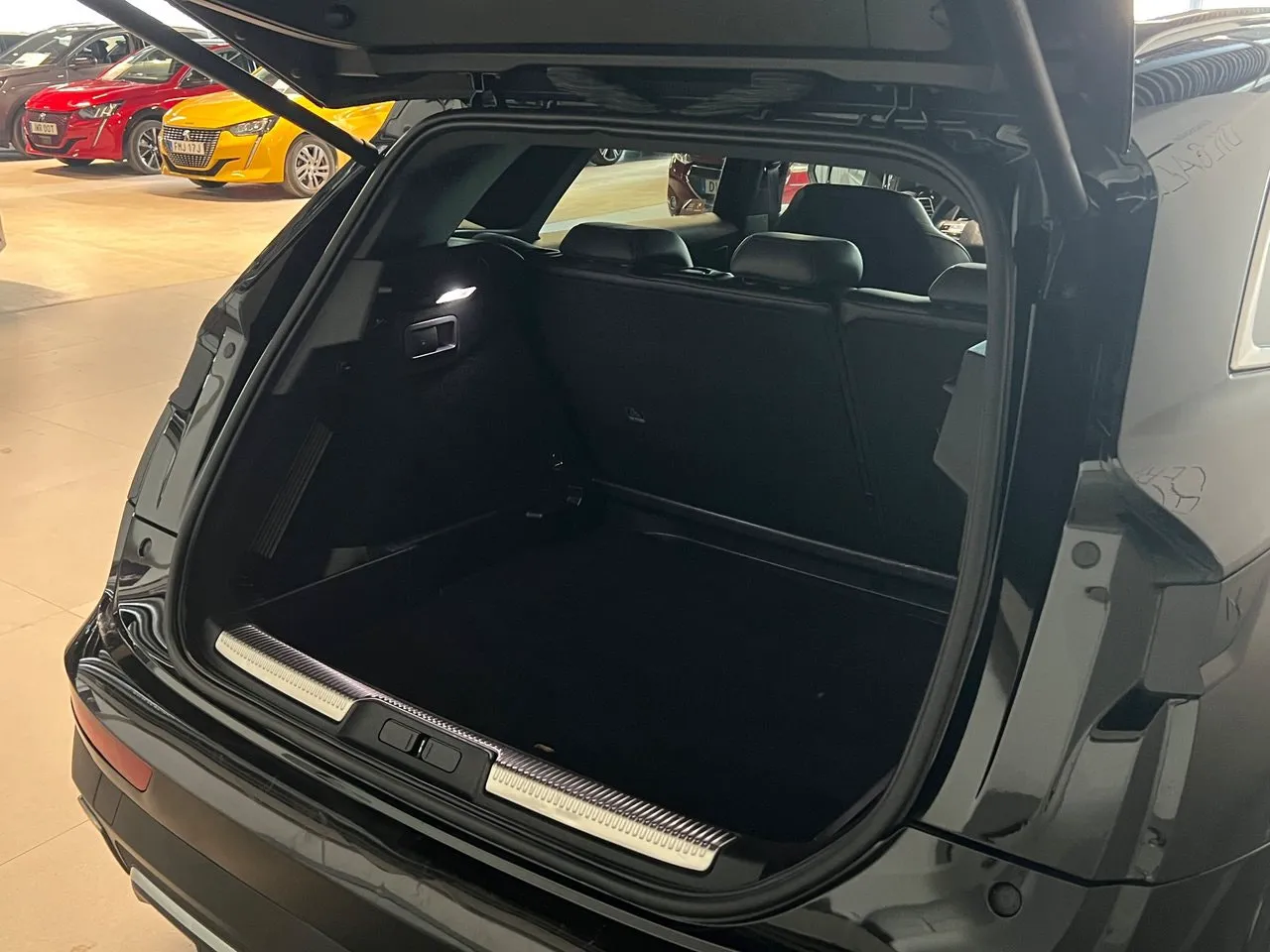 Vehicle image 6