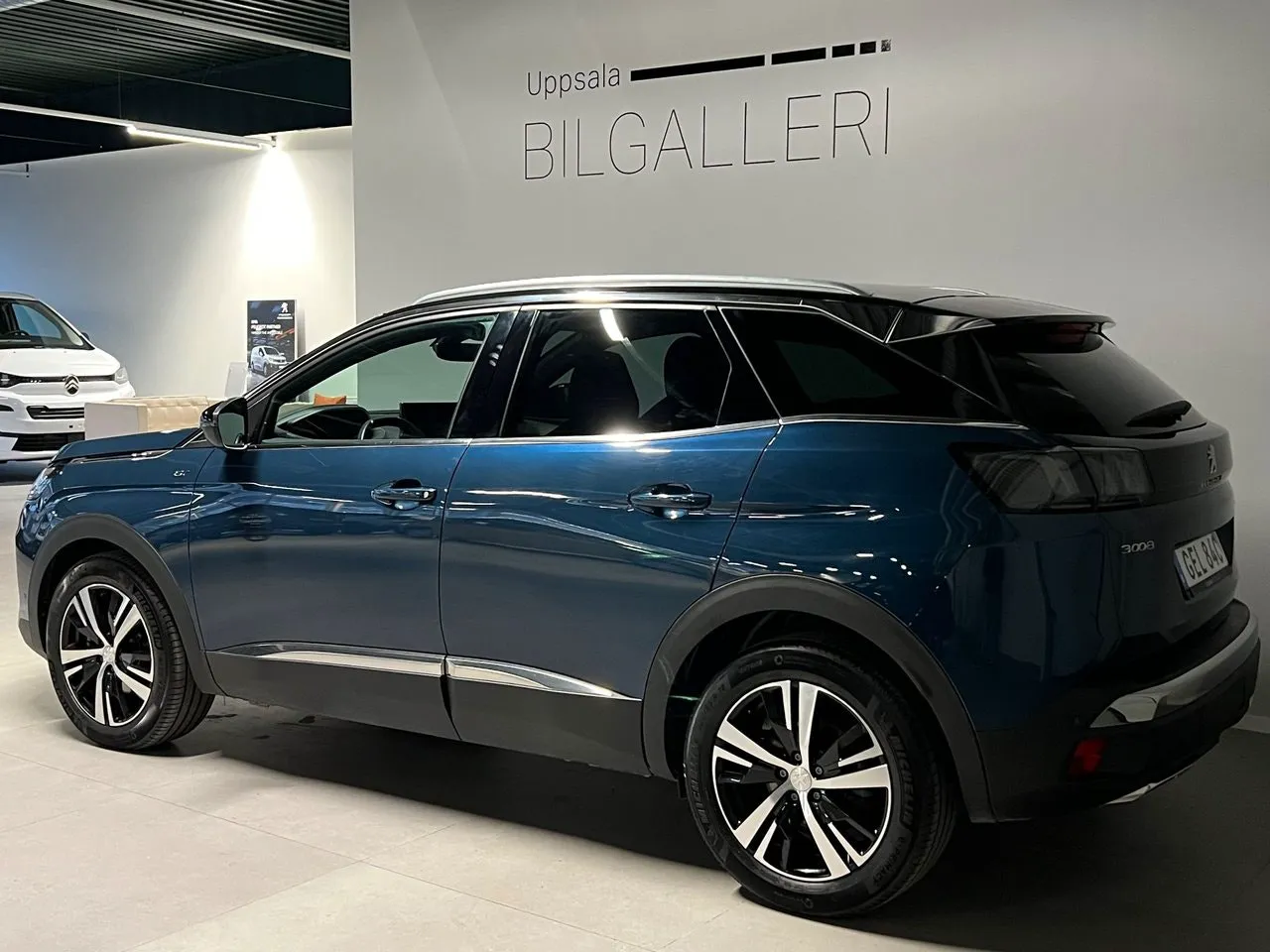 Vehicle image 3