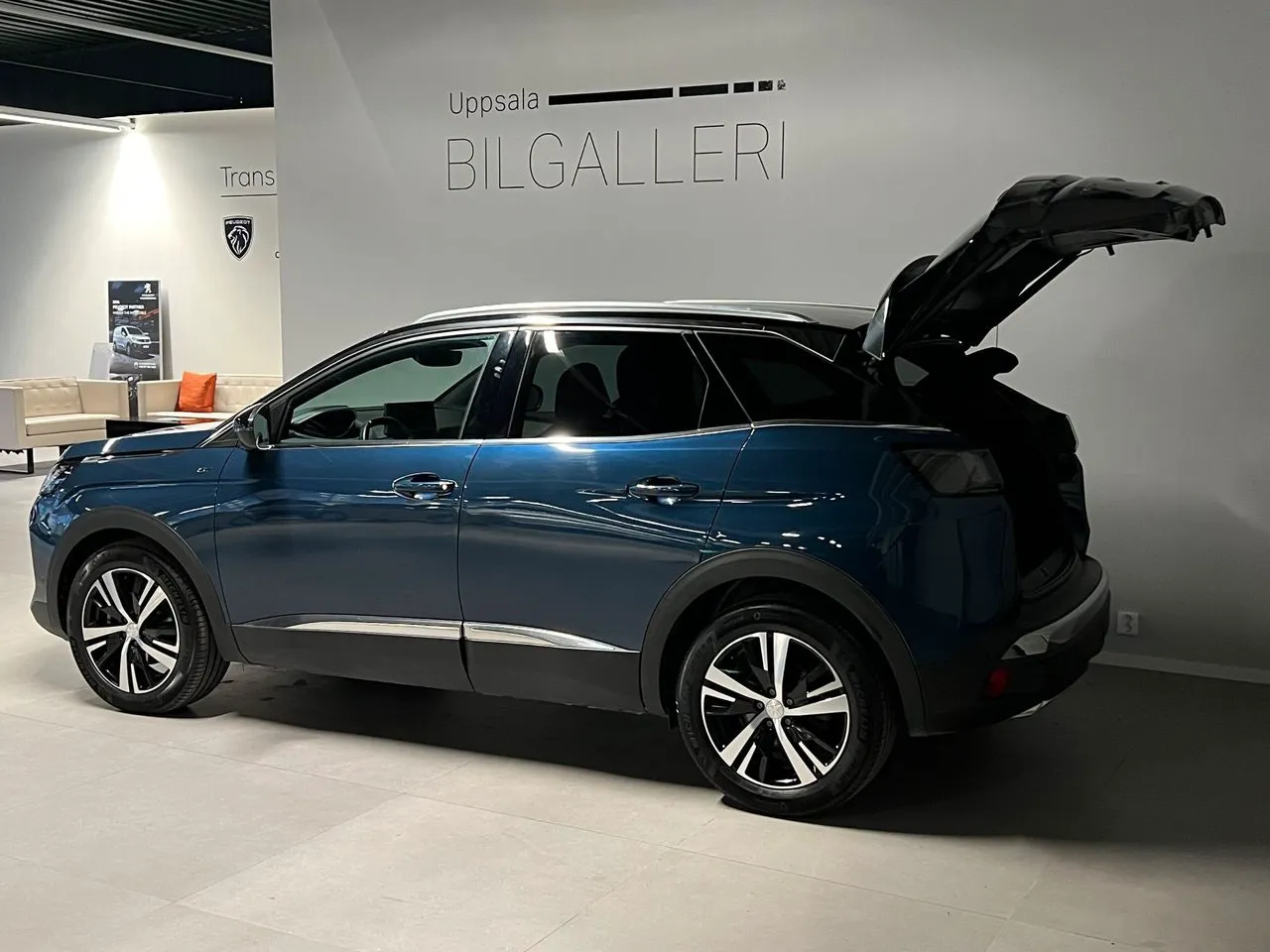 Vehicle image 5