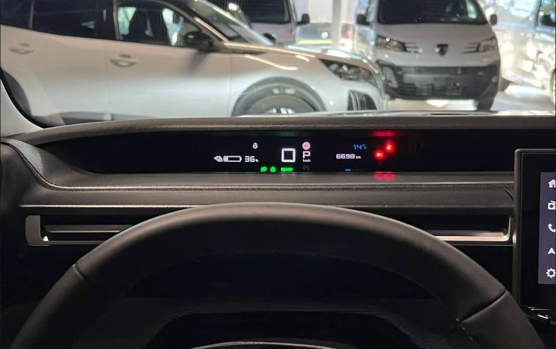 Vehicle image 14