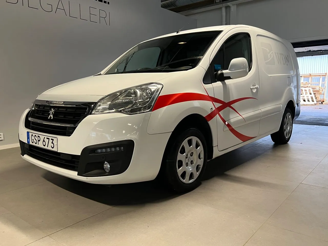 Vehicle image 15