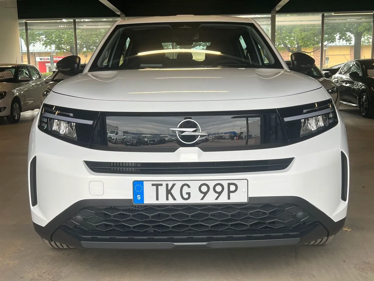 Vehicle image 18