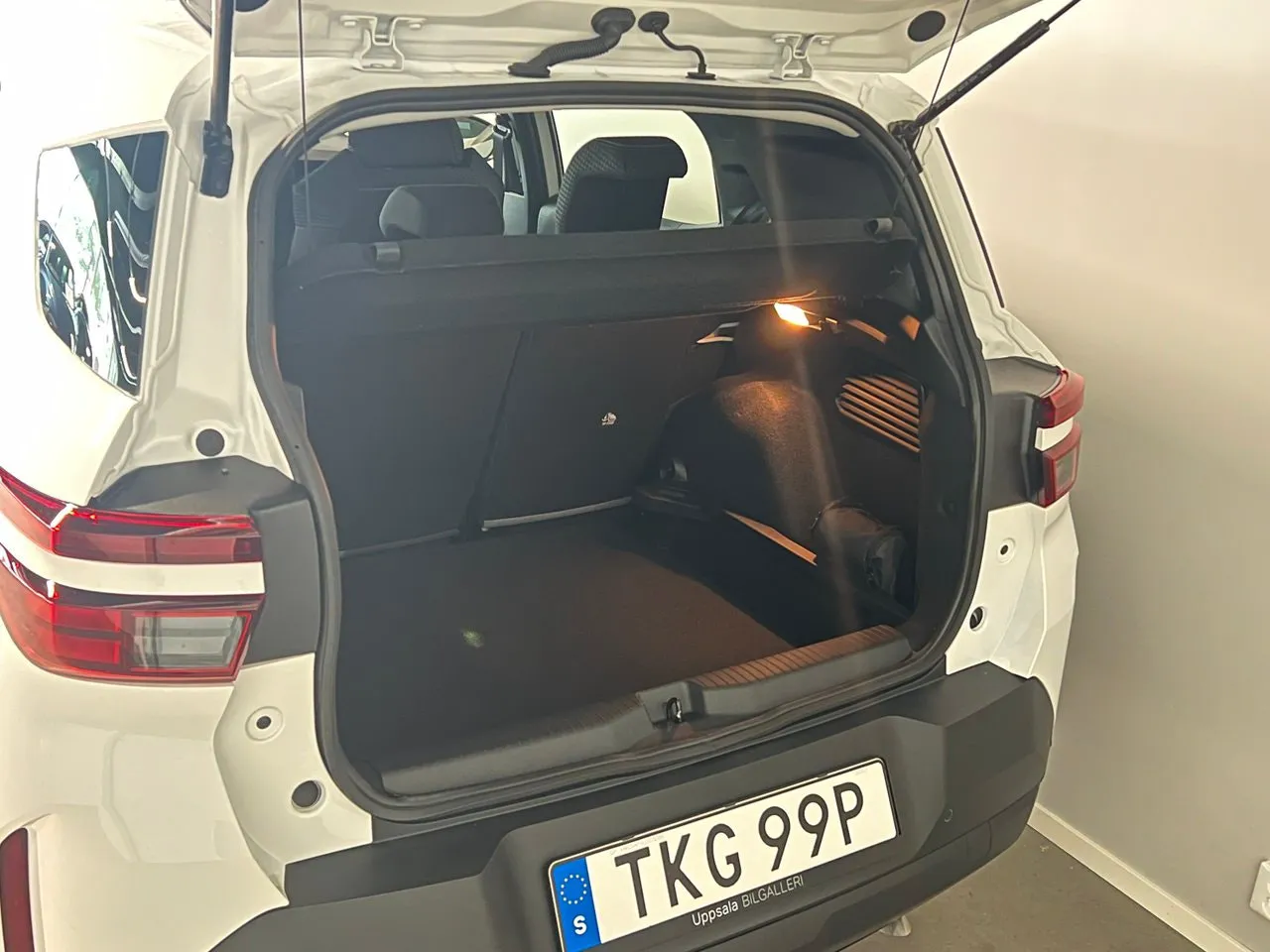 Vehicle image 27