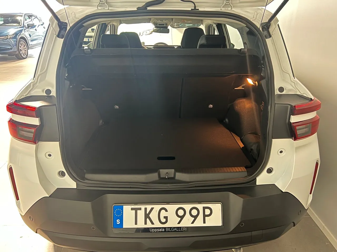 Vehicle image 28