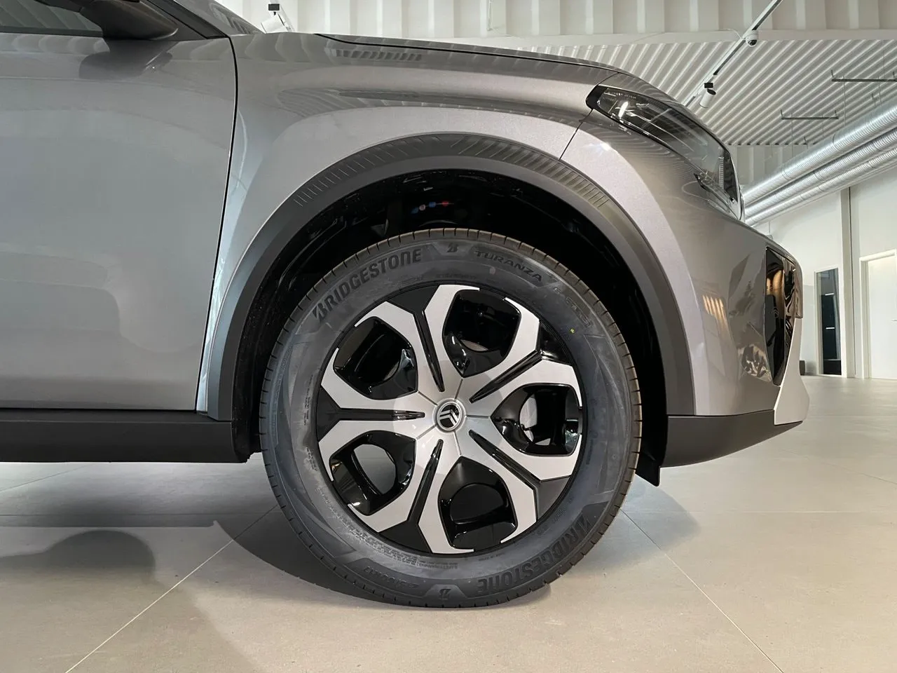 Vehicle image 18