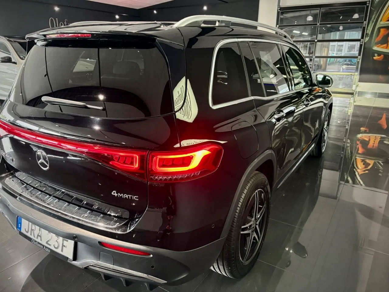 Vehicle image 14