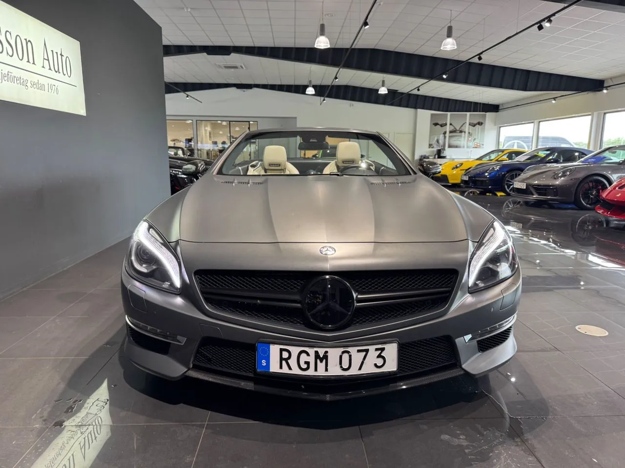Vehicle image 12