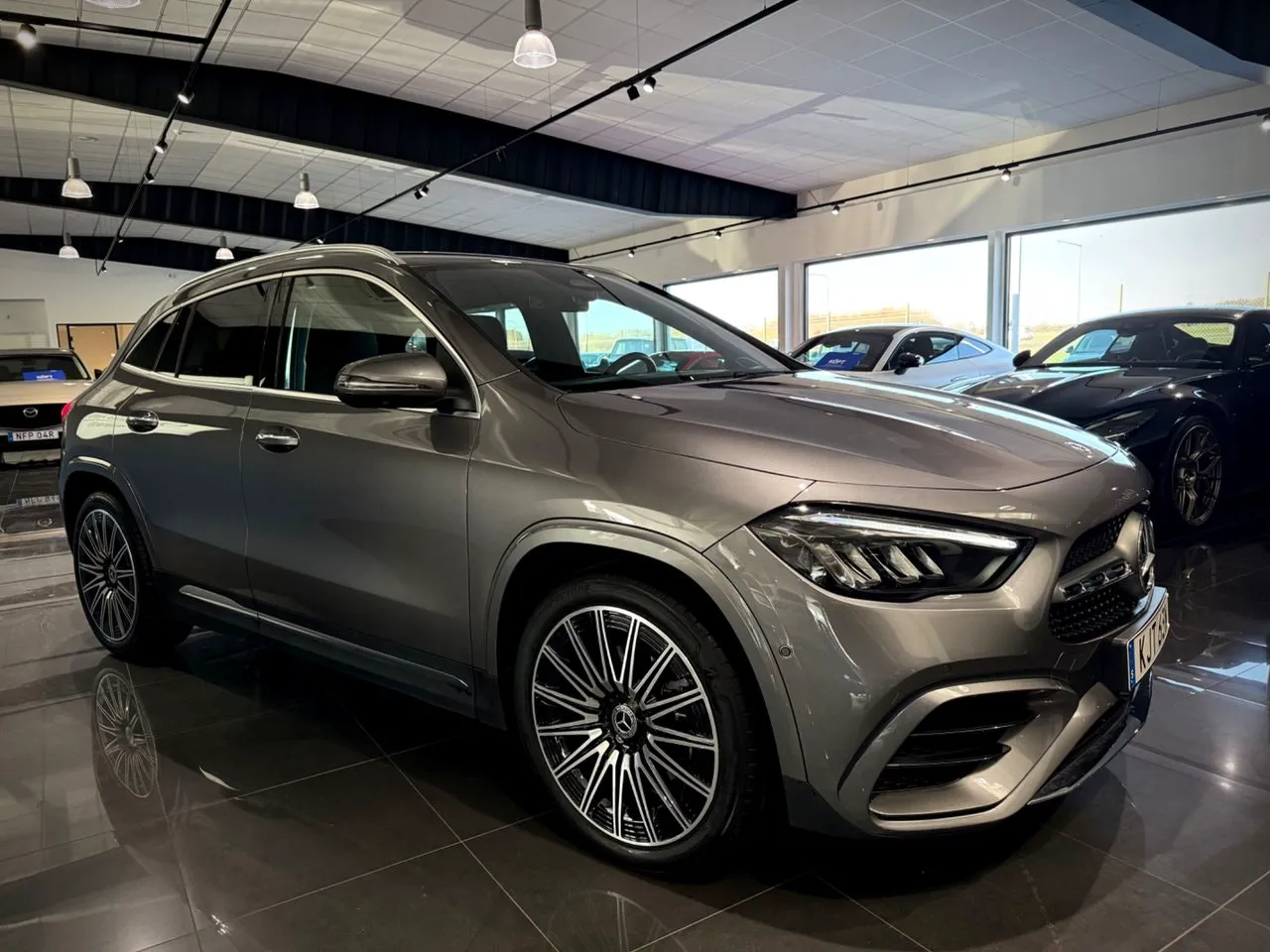 Vehicle image 6