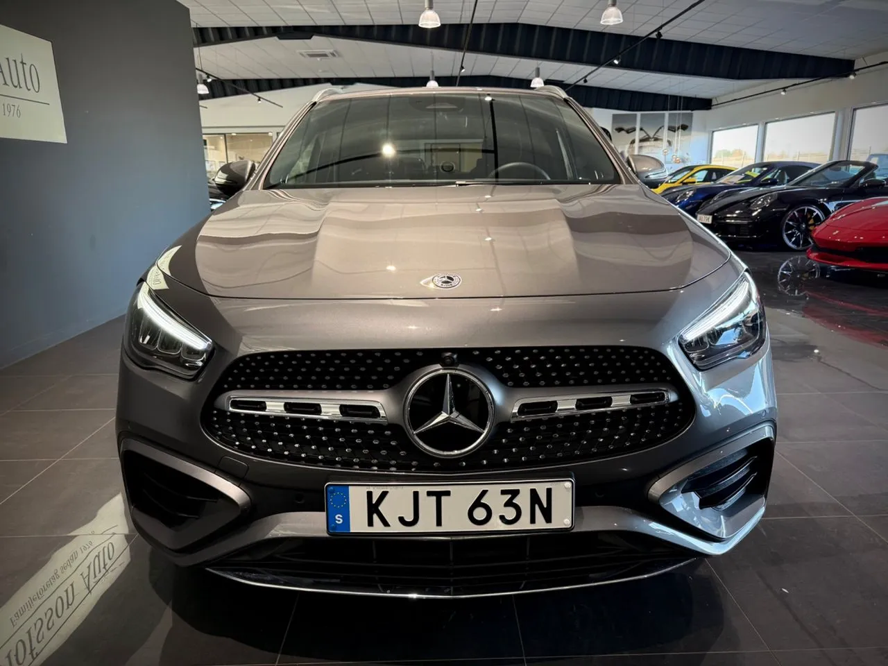 Vehicle image 30